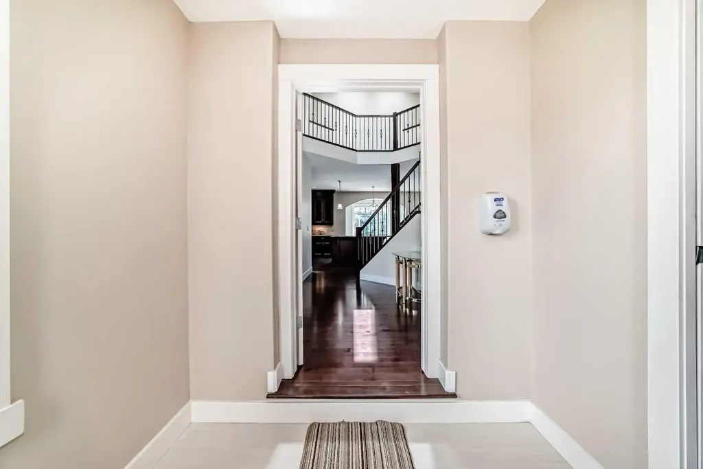 5 Aspen Meadows Park SW Calgary AB T3H 5Z7