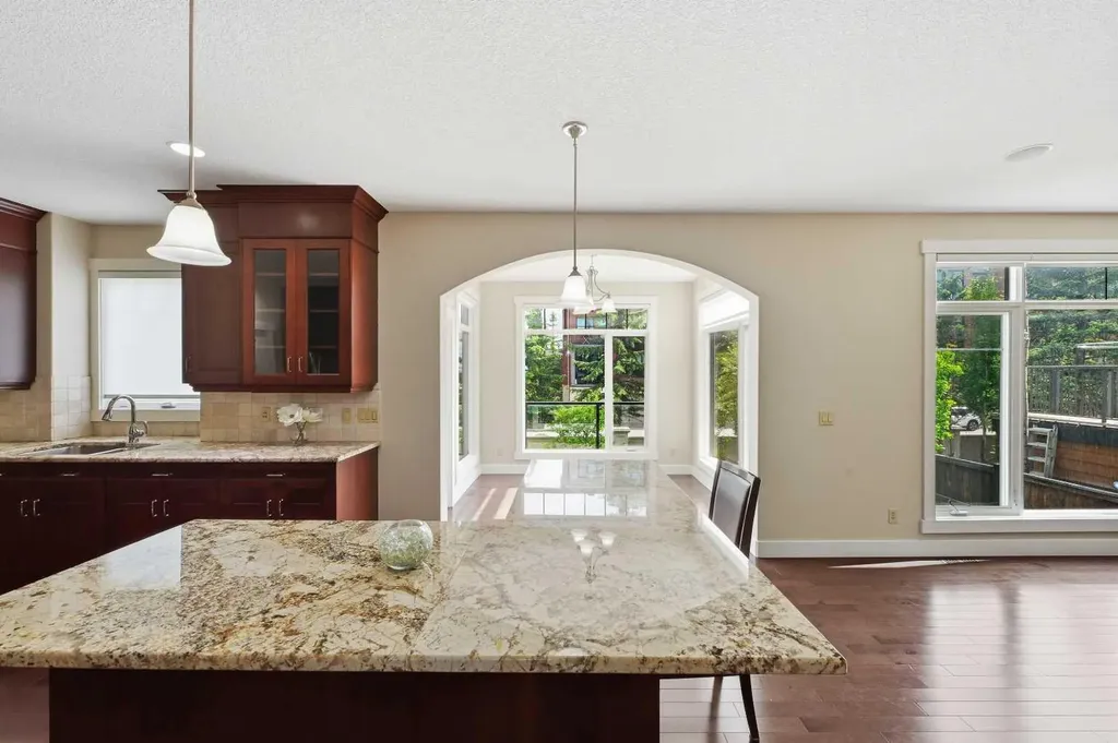 5 Aspen Meadows Park SW Calgary AB T3H 5Z7