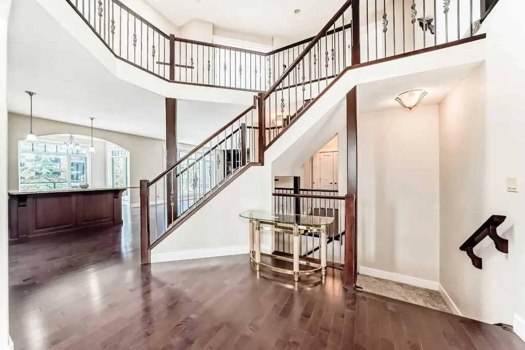 5 Aspen Meadows Park SW Calgary AB T3H 5Z7