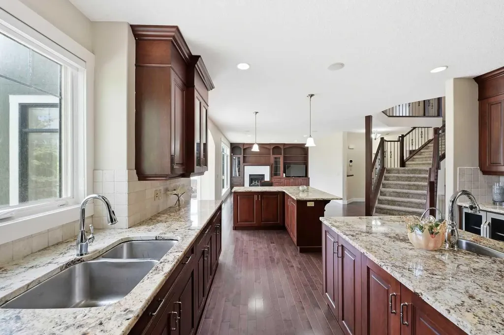 5 Aspen Meadows Park SW Calgary AB T3H 5Z7