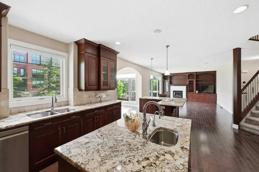 5 Aspen Meadows Park SW Calgary AB T3H 5Z7