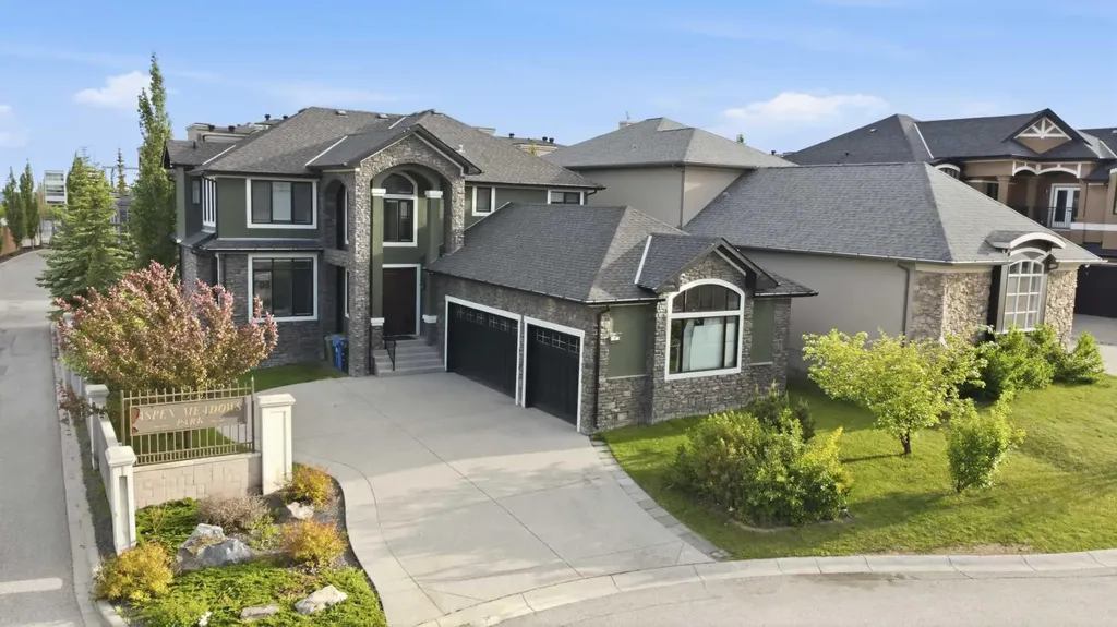 5 Aspen Meadows Park SW Calgary AB T3H 5Z7
