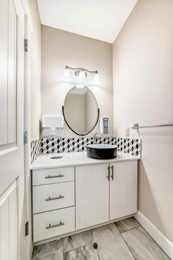 5 Aspen Meadows Park SW Calgary AB T3H 5Z7