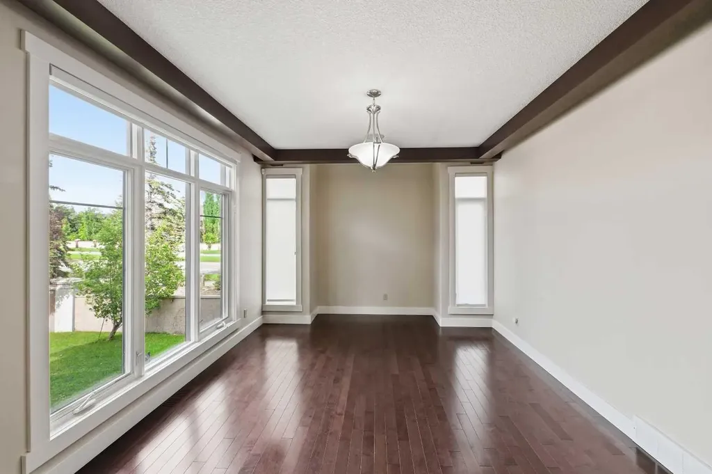 5 Aspen Meadows Park SW Calgary AB T3H 5Z7