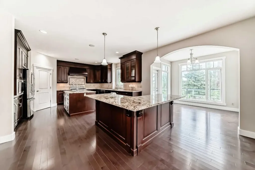 5 Aspen Meadows Park SW Calgary AB T3H 5Z7