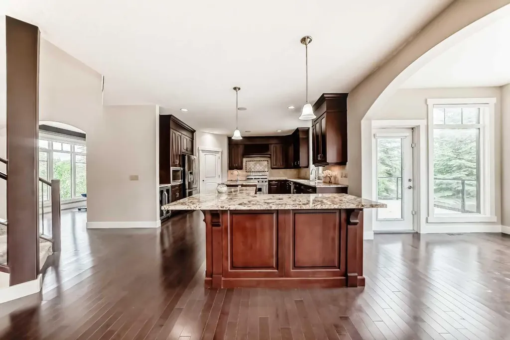5 Aspen Meadows Park SW Calgary AB T3H 5Z7
