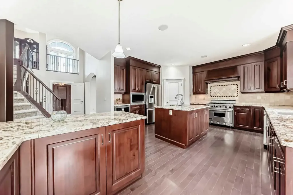 5 Aspen Meadows Park SW Calgary AB T3H 5Z7