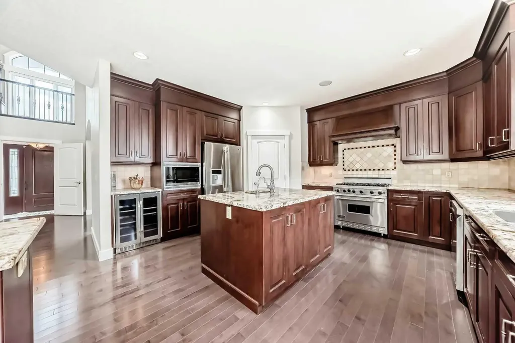 5 Aspen Meadows Park SW Calgary AB T3H 5Z7