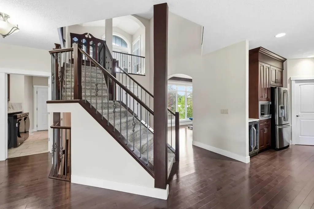 5 Aspen Meadows Park SW Calgary AB T3H 5Z7