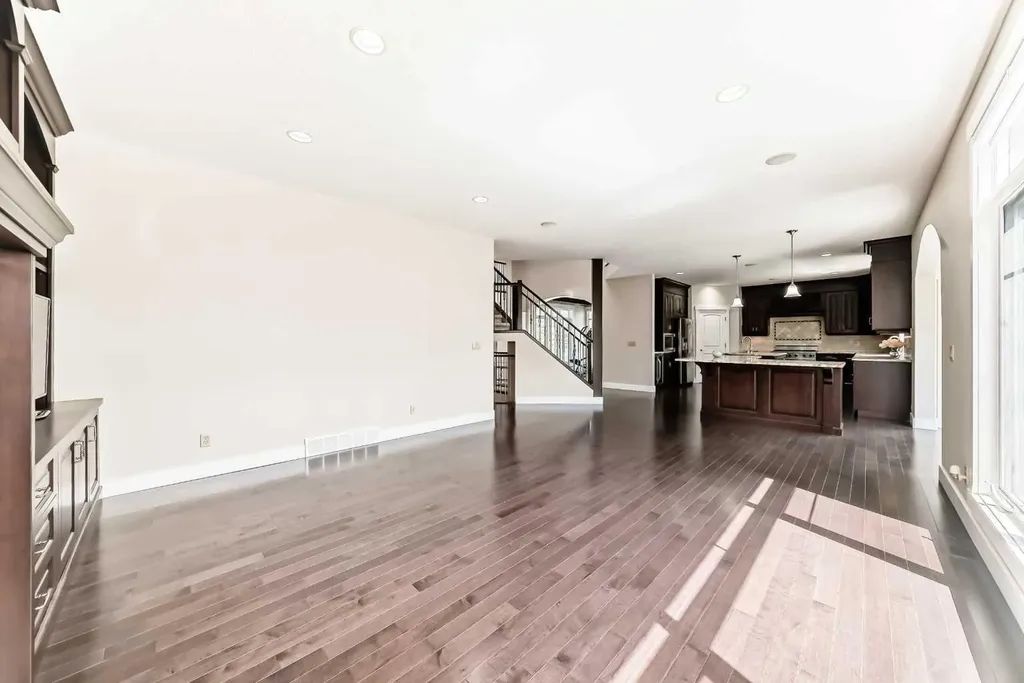 5 Aspen Meadows Park SW Calgary AB T3H 5Z7