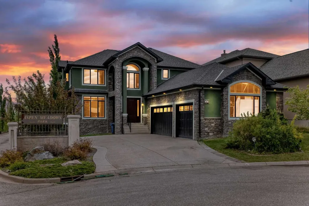 5 Aspen Meadows Park SW Calgary AB T3H 5Z7