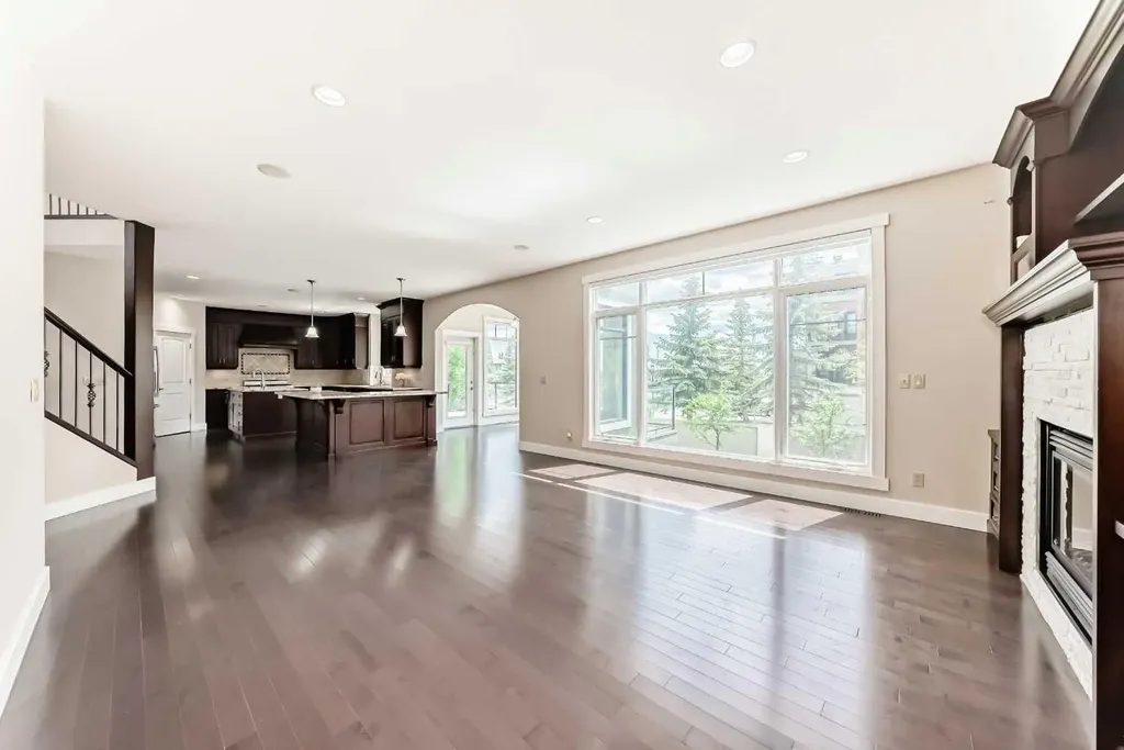5 Aspen Meadows Park SW Calgary AB T3H 5Z7