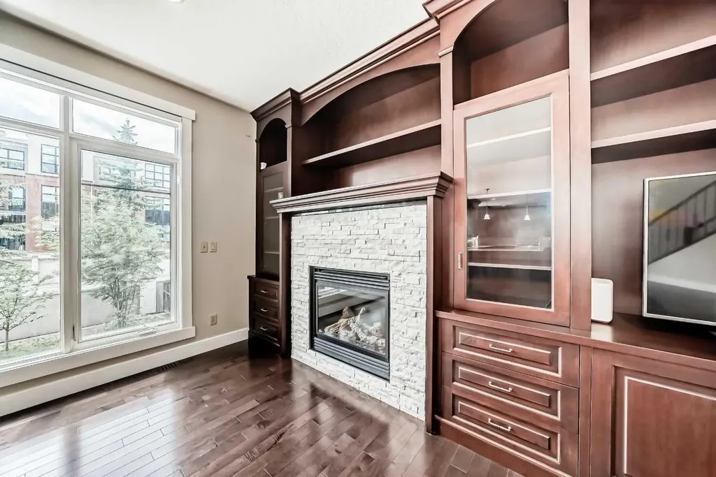 5 Aspen Meadows Park SW Calgary AB T3H 5Z7