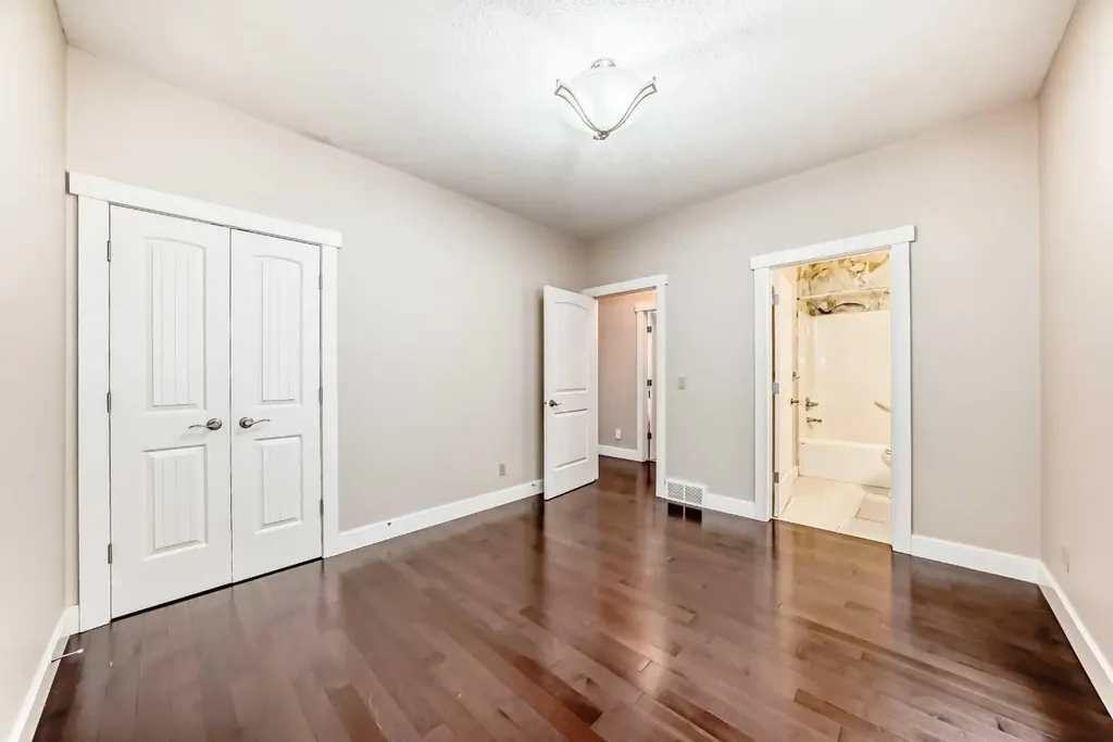 5 Aspen Meadows Park SW Calgary AB T3H 5Z7