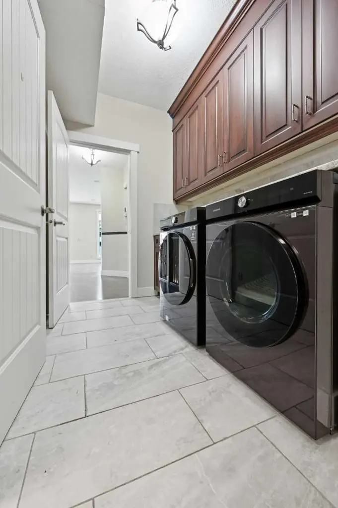 5 Aspen Meadows Park SW Calgary AB T3H 5Z7