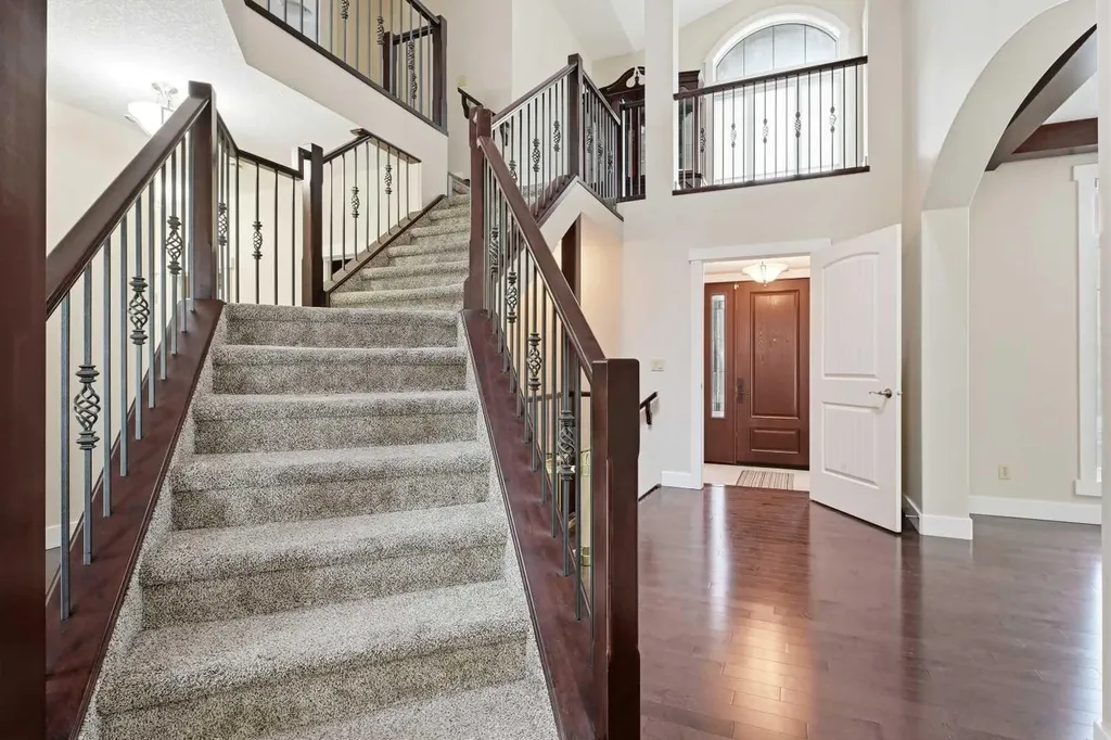 5 Aspen Meadows Park SW Calgary AB T3H 5Z7