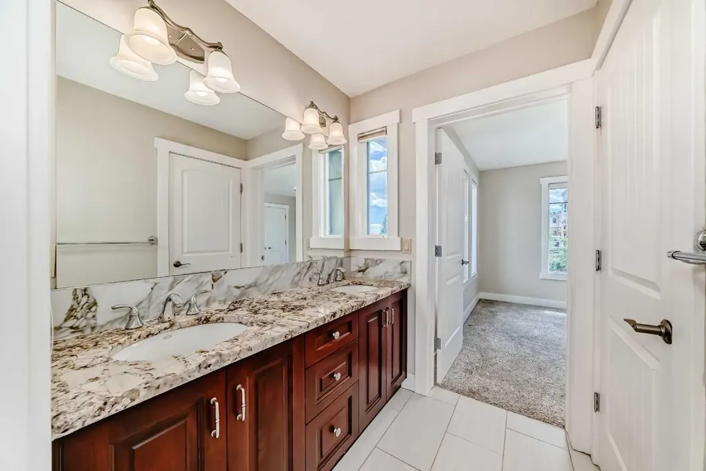5 Aspen Meadows Park SW Calgary AB T3H 5Z7