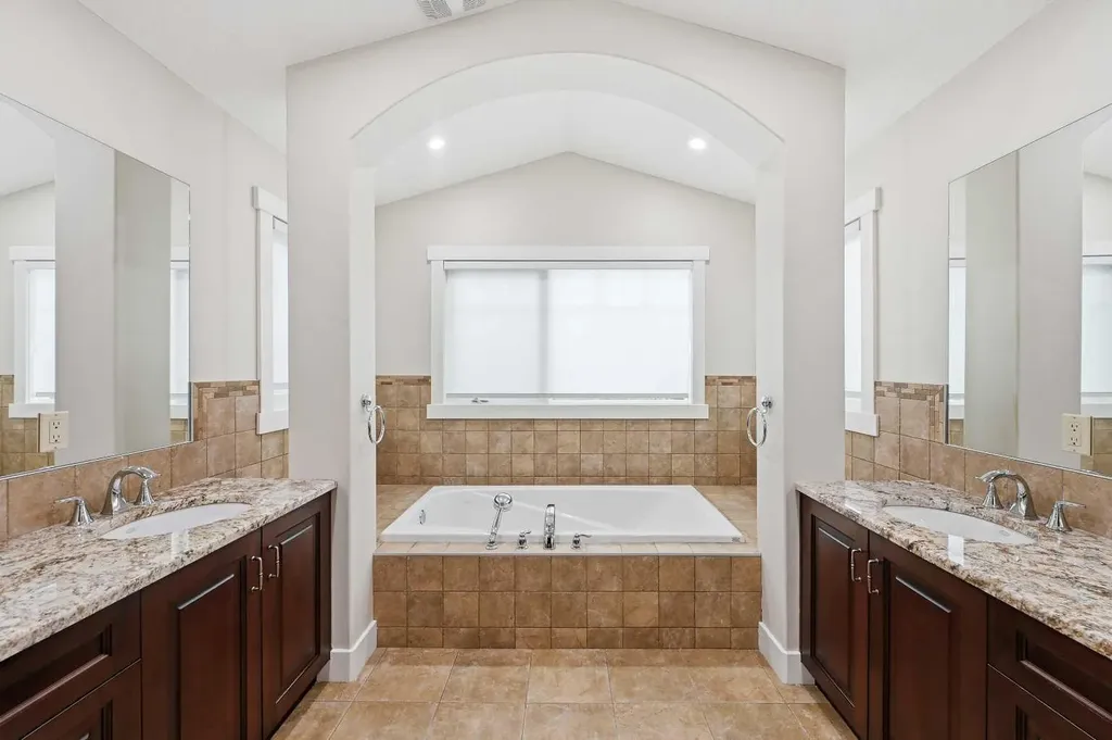 5 Aspen Meadows Park SW Calgary AB T3H 5Z7