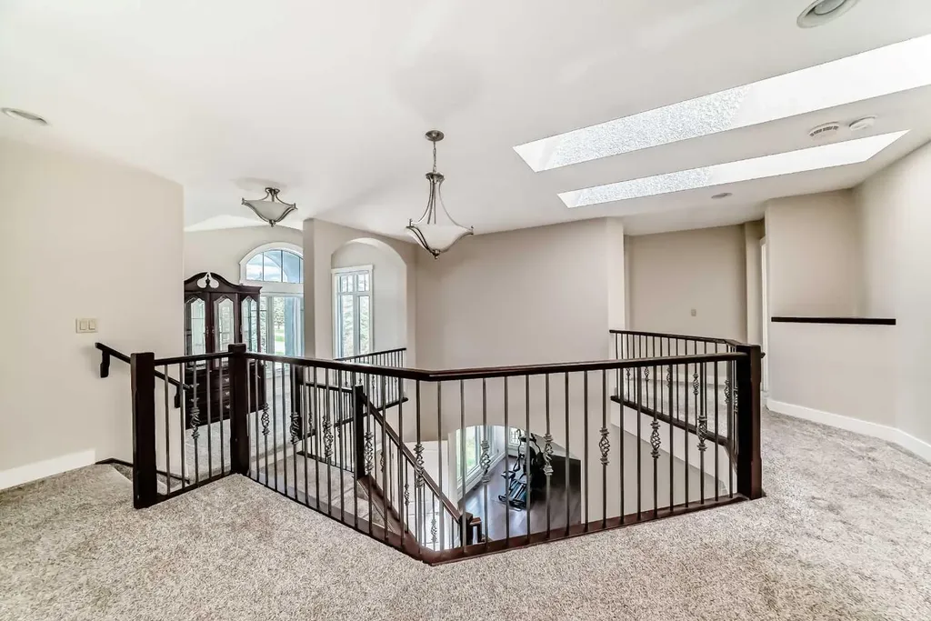 5 Aspen Meadows Park SW Calgary AB T3H 5Z7