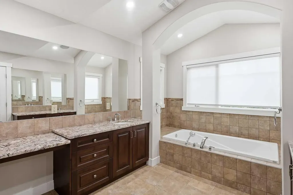 5 Aspen Meadows Park SW Calgary AB T3H 5Z7