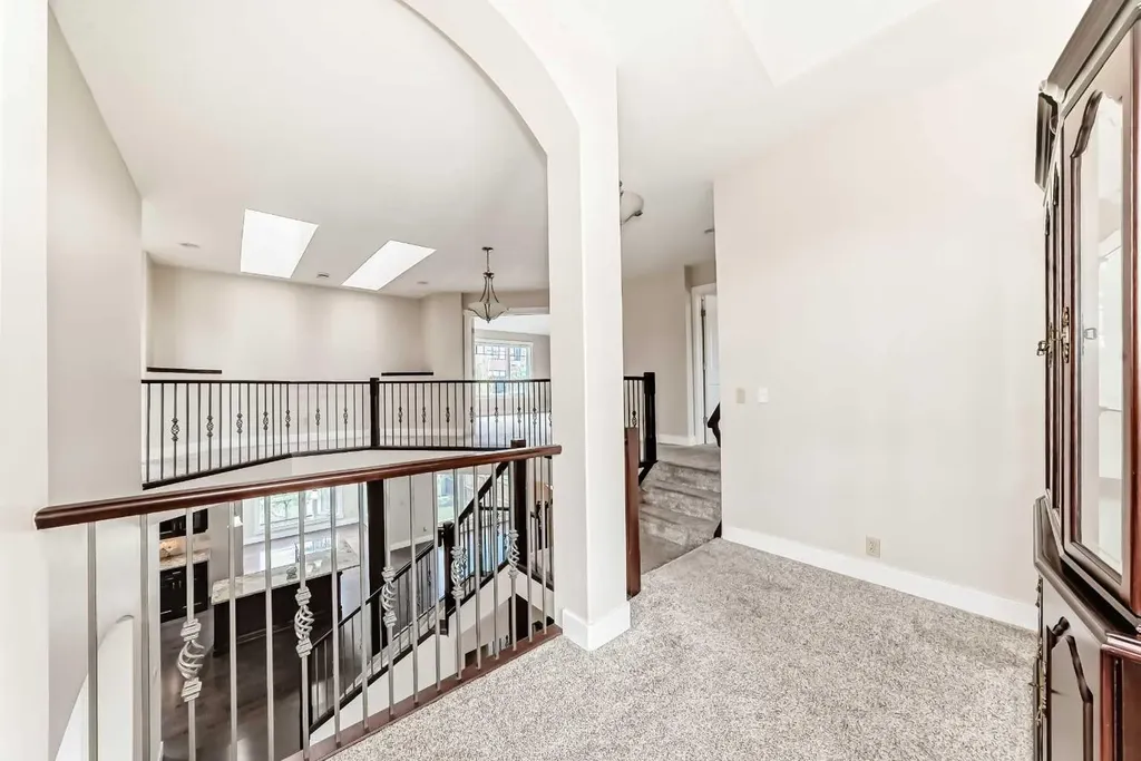 5 Aspen Meadows Park SW Calgary AB T3H 5Z7