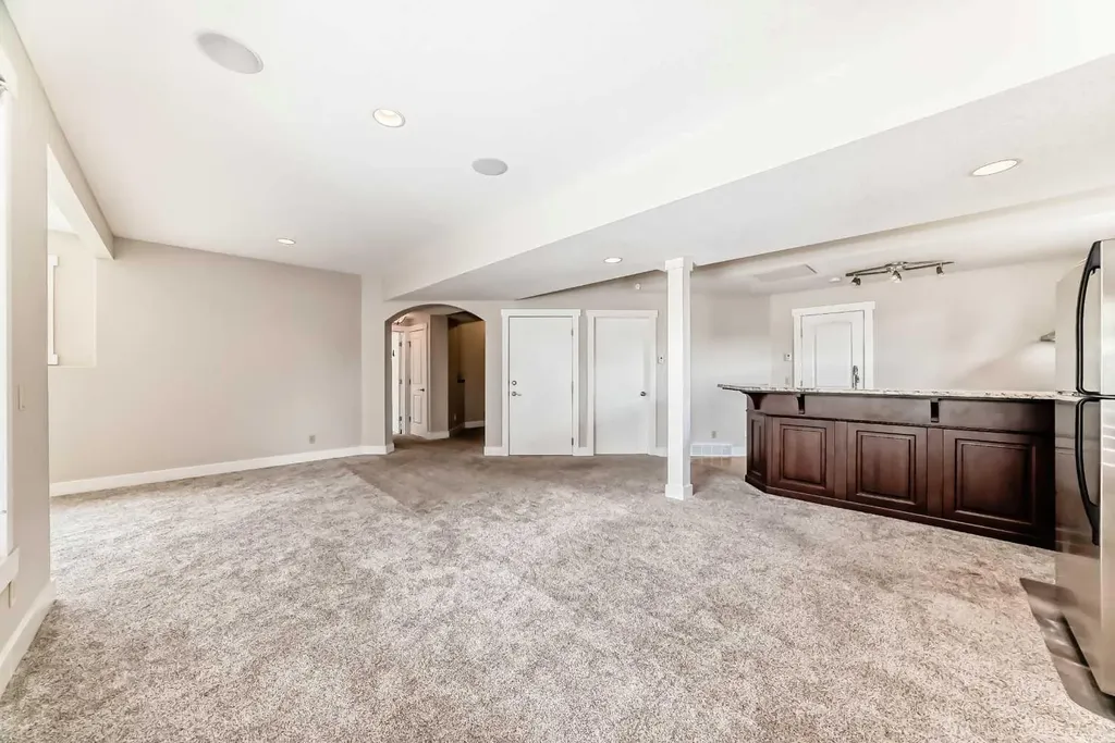 5 Aspen Meadows Park SW Calgary AB T3H 5Z7