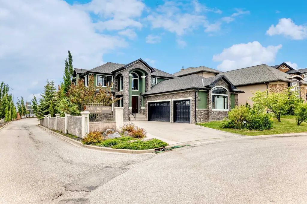 5 Aspen Meadows Park SW Calgary AB T3H 5Z7