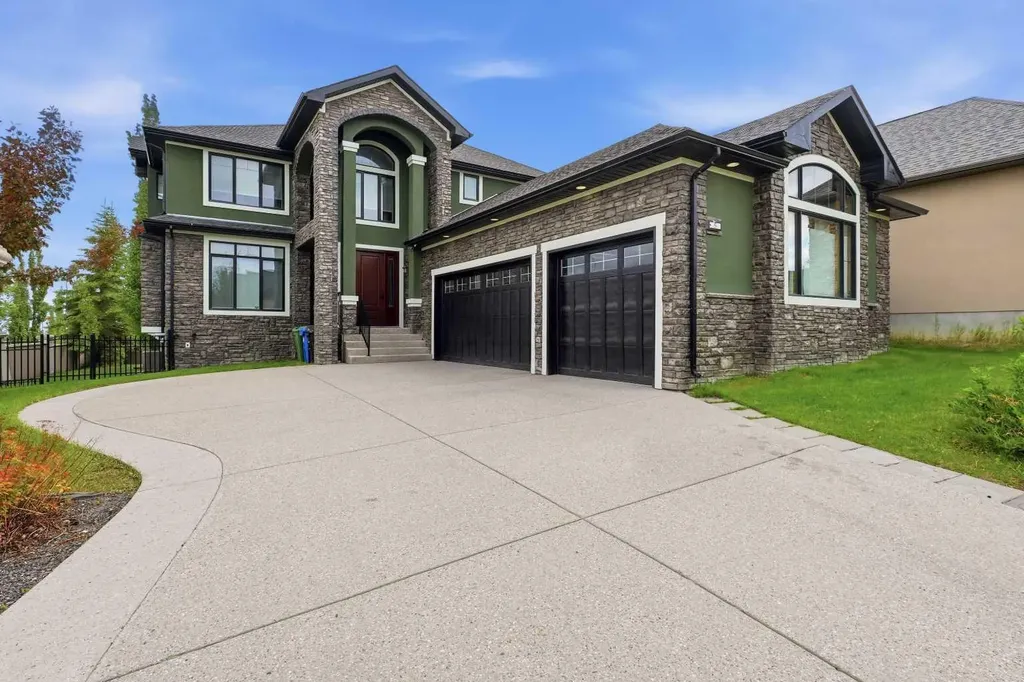 5 Aspen Meadows Park SW Calgary AB T3H 5Z7