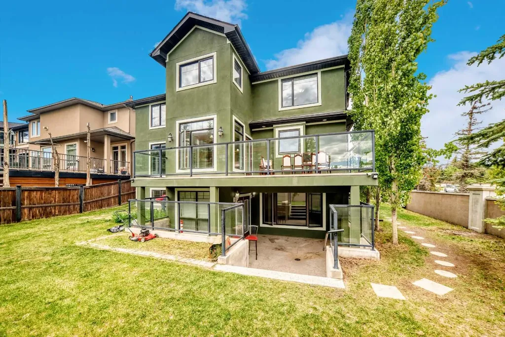 5 Aspen Meadows Park SW Calgary AB T3H 5Z7