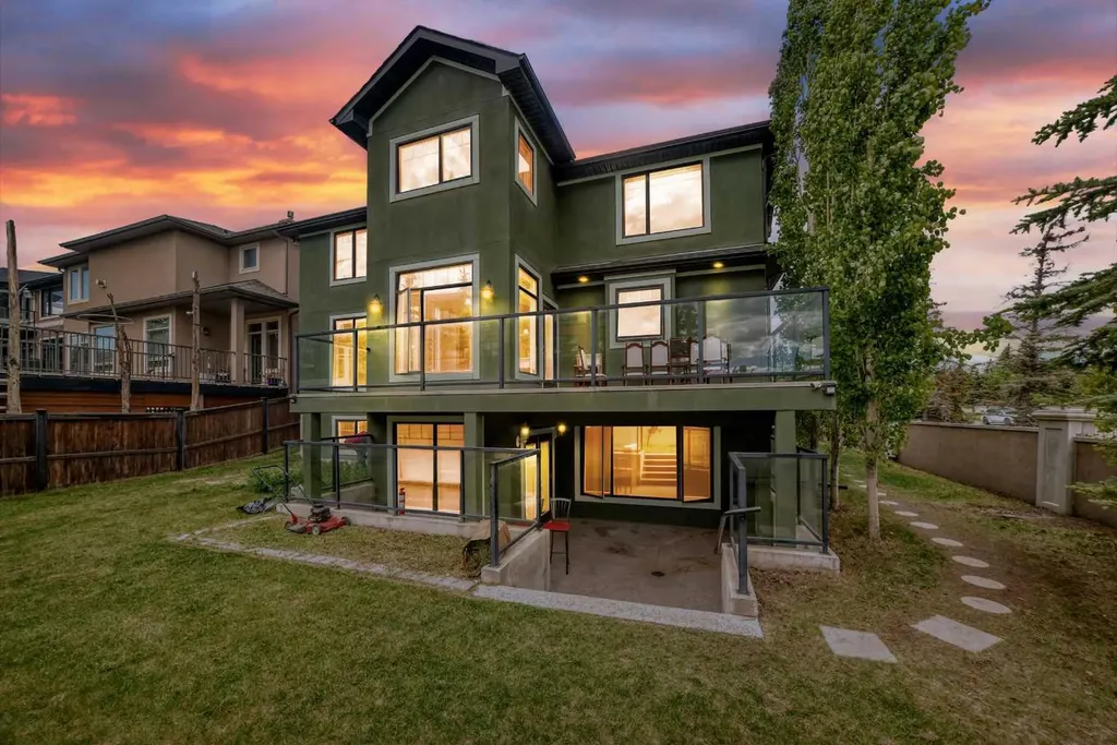 5 Aspen Meadows Park SW Calgary AB T3H 5Z7