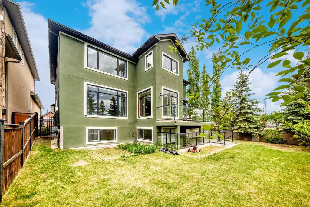 5 Aspen Meadows Park SW Calgary AB T3H 5Z7