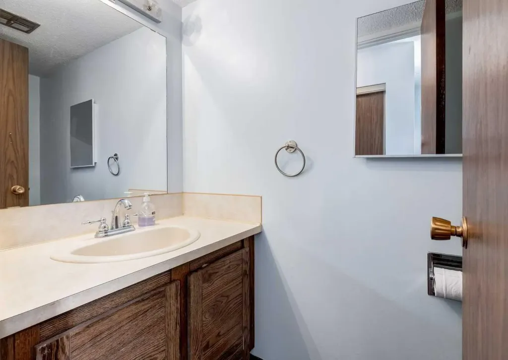 4550 47 Street SW Calgary AB T3E 6W5