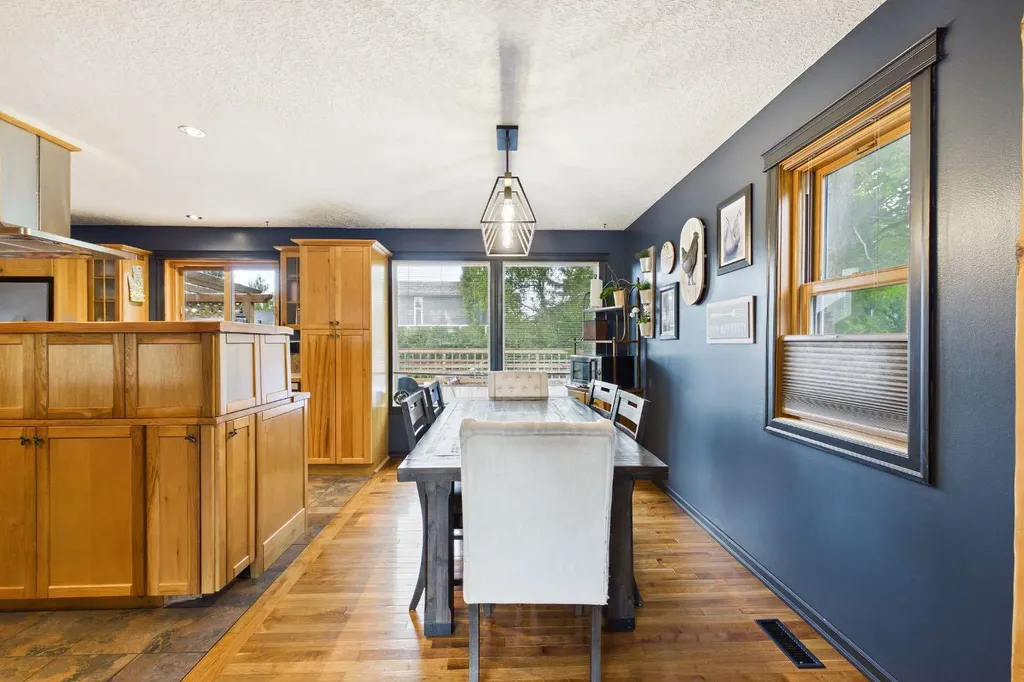 615 7 Street SE High River AB T1V 1K8