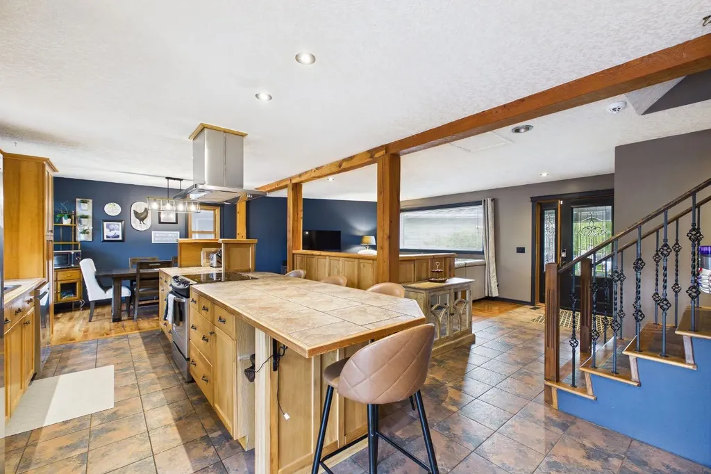 615 7 Street SE High River AB T1V 1K8