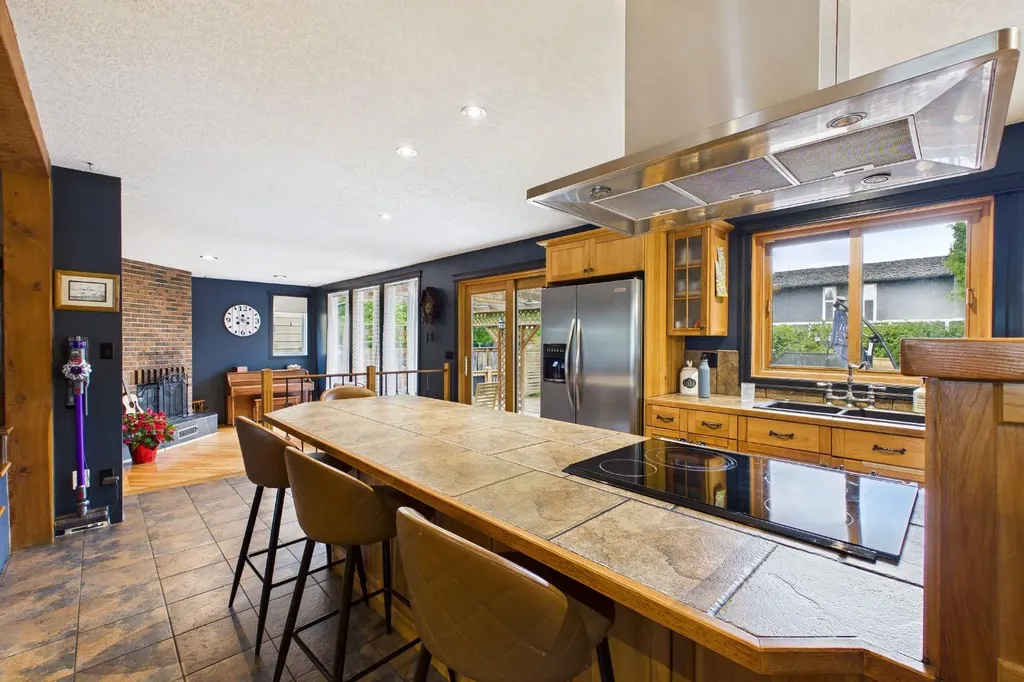 615 7 Street SE High River AB T1V 1K8