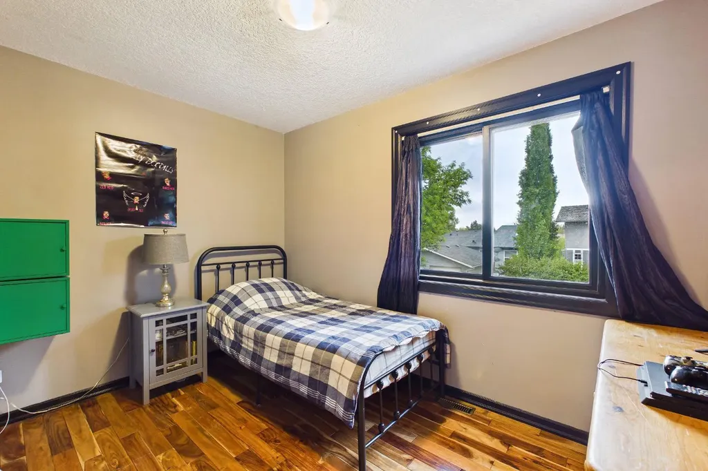 615 7 Street SE High River AB T1V 1K8