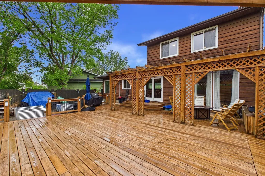 615 7 Street SE High River AB T1V 1K8