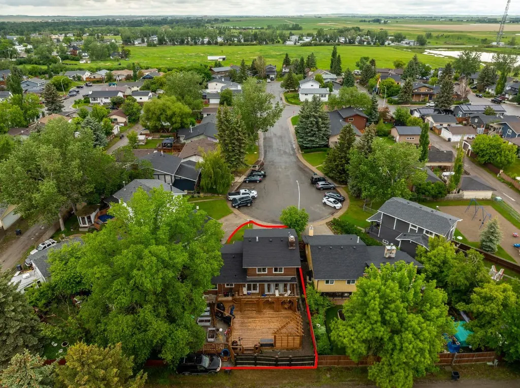 615 7 Street SE High River AB T1V 1K8