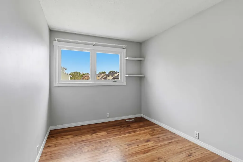 114 A Windsor Drive Fort Mcmurray AB T9H 4R2