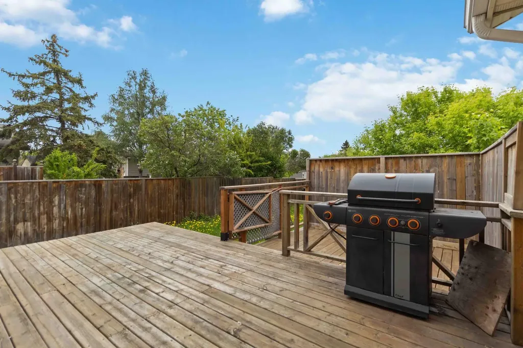 114 A Windsor Drive Fort Mcmurray AB T9H 4R2