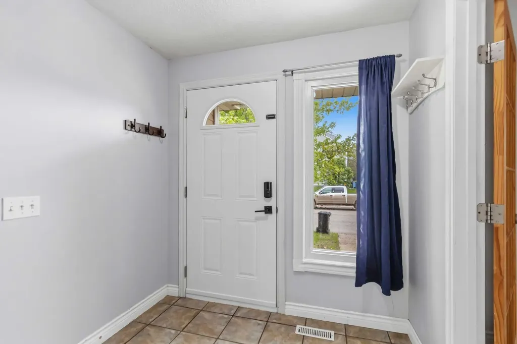 114 A Windsor Drive Fort Mcmurray AB T9H 4R2