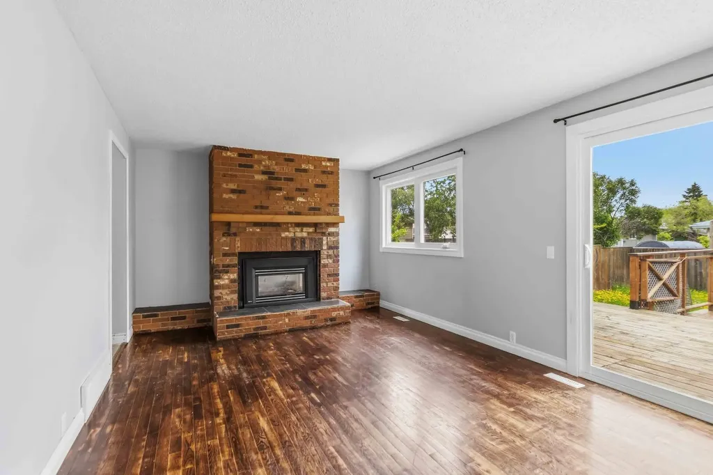 114 A Windsor Drive Fort Mcmurray AB T9H 4R2