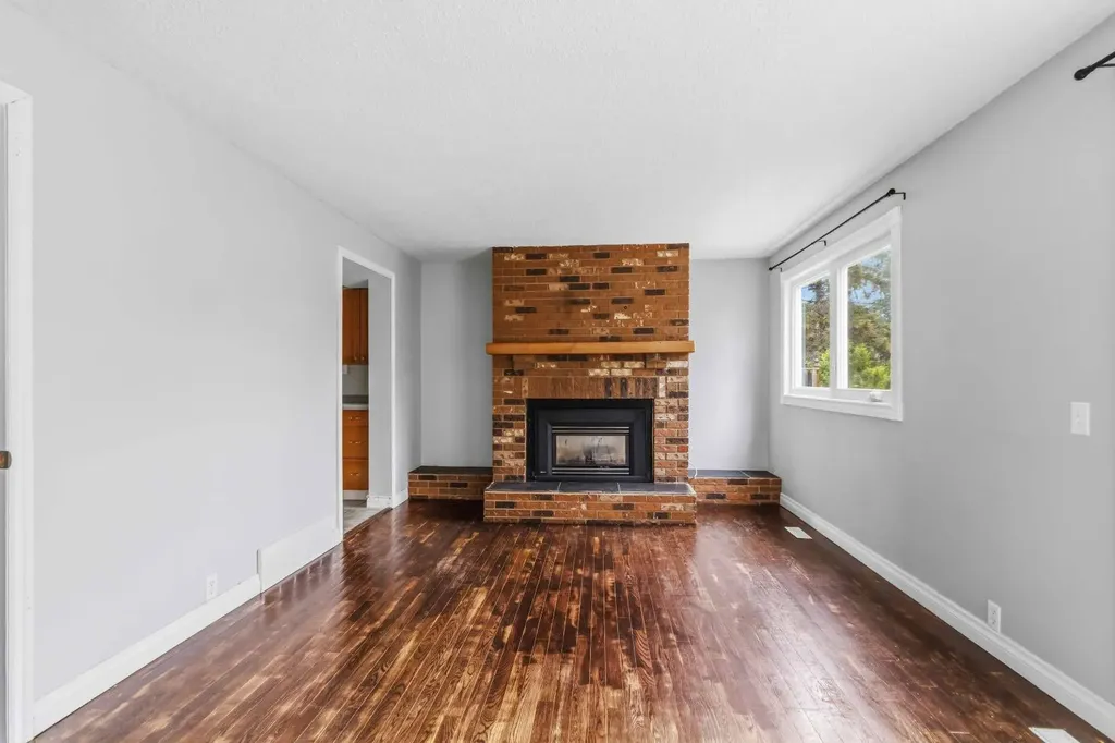 114 A Windsor Drive Fort Mcmurray AB T9H 4R2