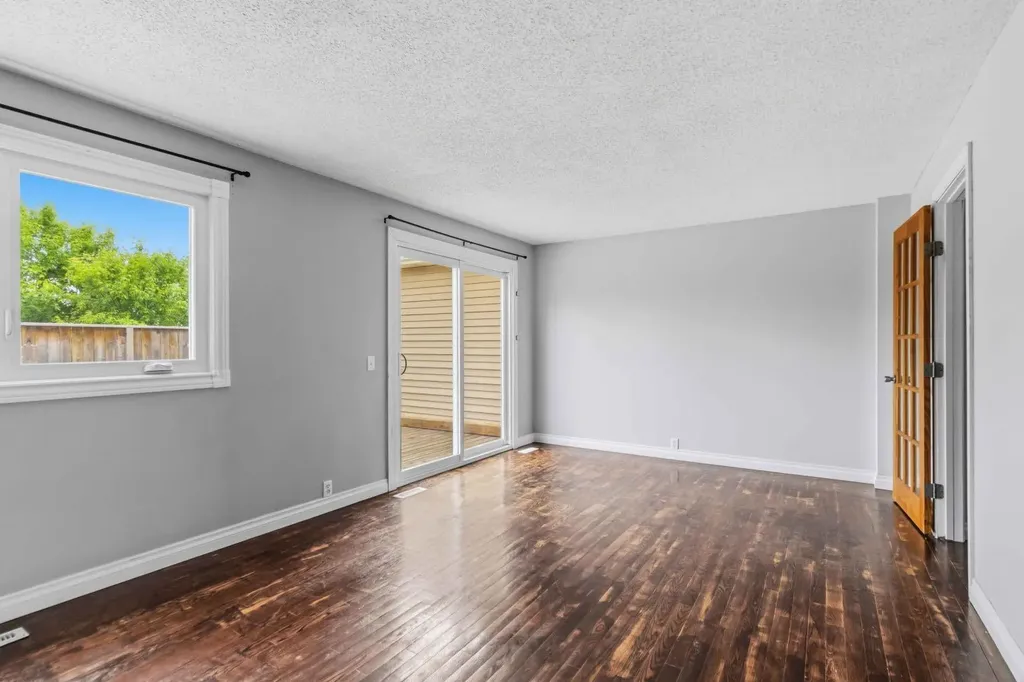 114 A Windsor Drive Fort Mcmurray AB T9H 4R2