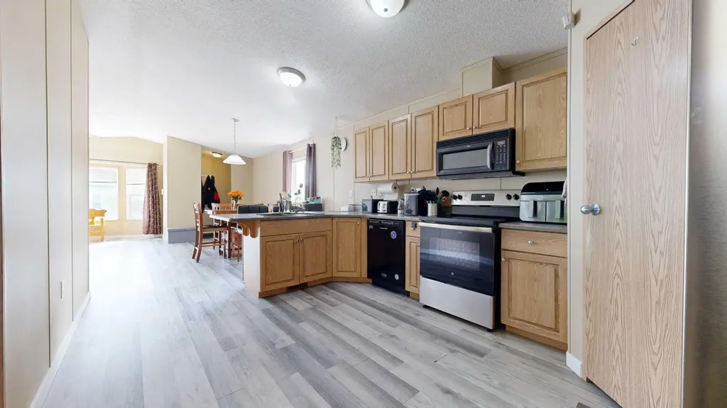8620 89 Street Grande Prairie AB T8X 1V7