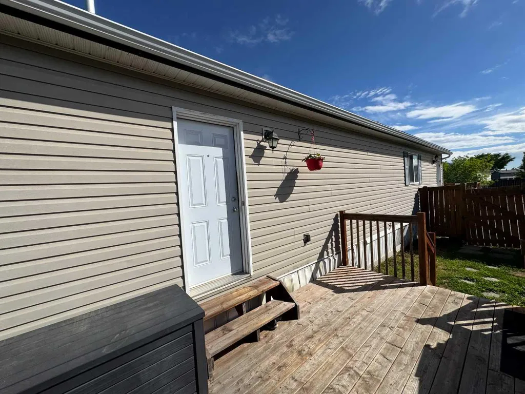 8620 89 Street Grande Prairie AB T8X 1V7