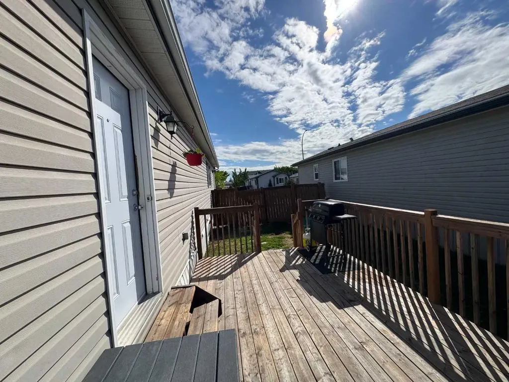 8620 89 Street Grande Prairie AB T8X 1V7