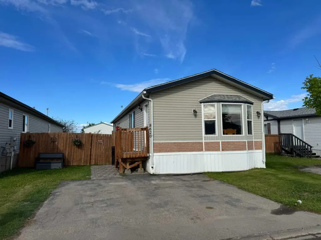 8620 89 Street Grande Prairie AB T8X 1V7