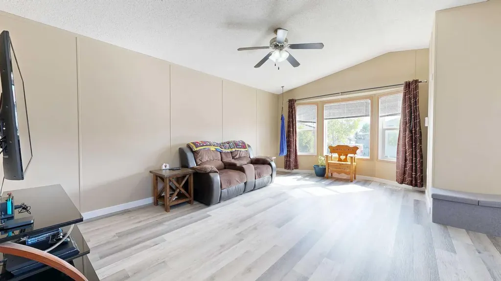 8620 89 Street Grande Prairie AB T8X 1V7