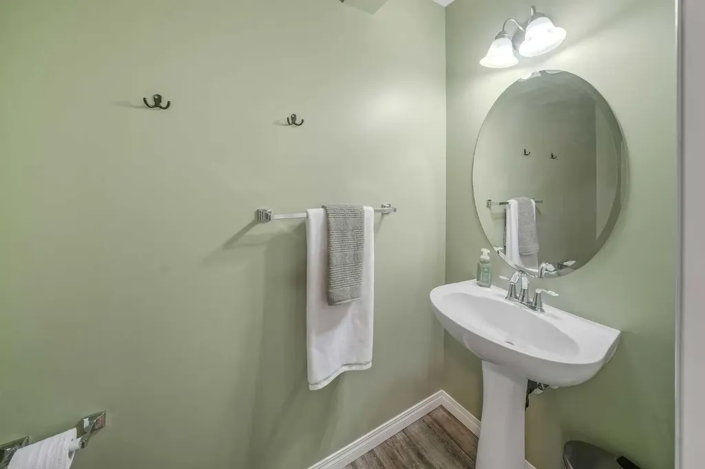 113 Canals Circle SW Airdrie AB T4B 3E8